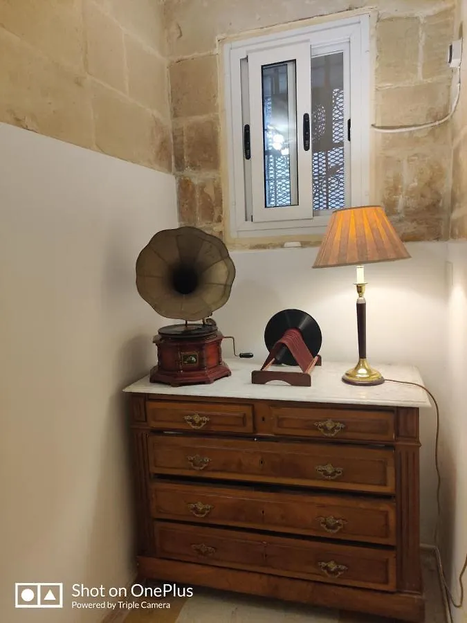 Semi-Basement, Cosy Apartment Interconnected To Our Residence A Traditional Maltese Townhouse Senglea