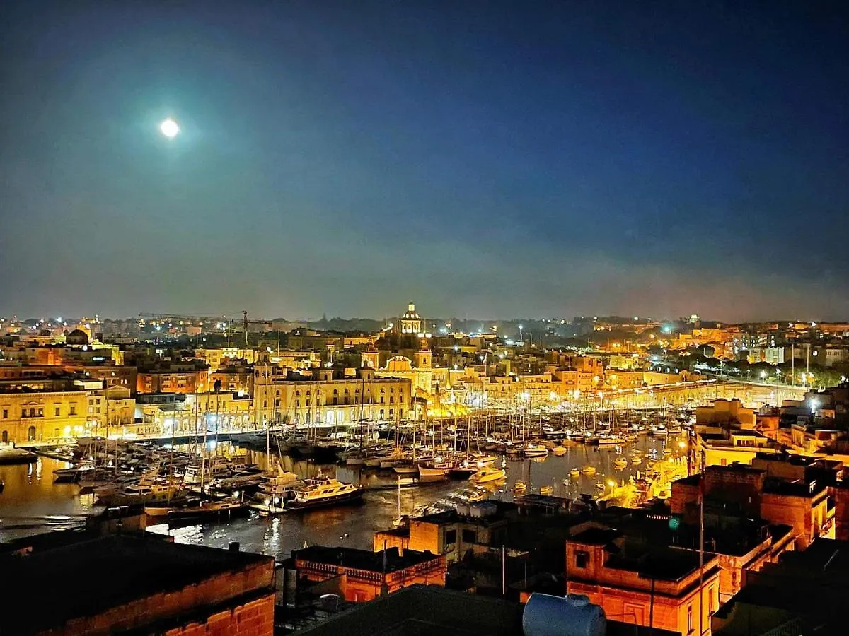 Semi-Basement, Cosy Apartment Interconnected To Our Residence A Traditional Maltese Townhouse Senglea
