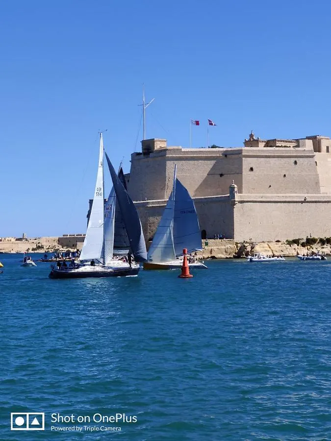 Semi-Basement, Cosy Apartment Interconnected To Our Residence A Traditional Maltese Townhouse Senglea