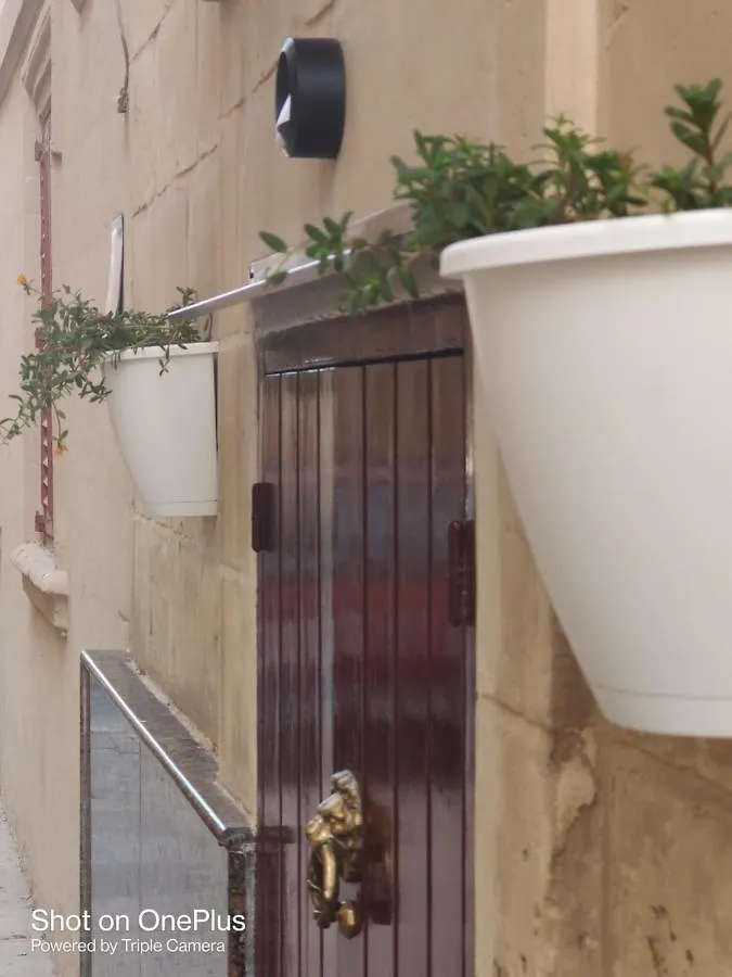 Semi-Basement, Cosy Apartment Interconnected To Our Residence A Traditional Maltese Townhouse Senglea
